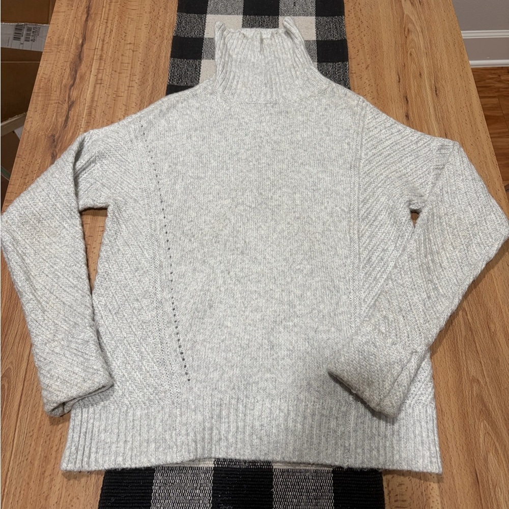 Design365 Light Gray Turtleneck Sweater